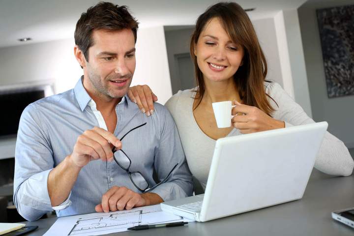 Assistance numérique sur mesure, conçu pour les couples et les célibataires